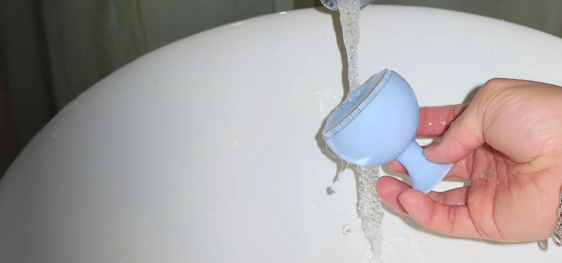 Face cleansing scrubber