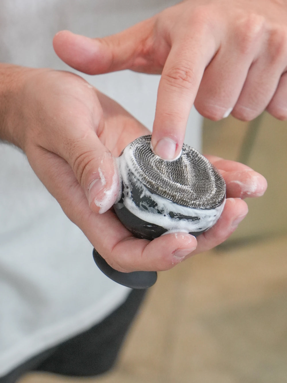 We believe great skin starts with how you cleanse. The Palm Vibrating Face Scrubber deeply unclogs pores, clears breakouts, and smooths skin